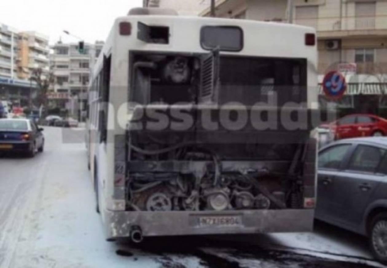 Παραλίγο τραγωδία: Λεωφορείο τυλίχθηκε στις φλόγες εν κινήσει (pics)
