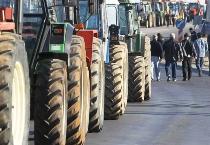 Κρήτη: Ζεσταίνουν τις μηχανές των τρακτέρ οι αγρότες