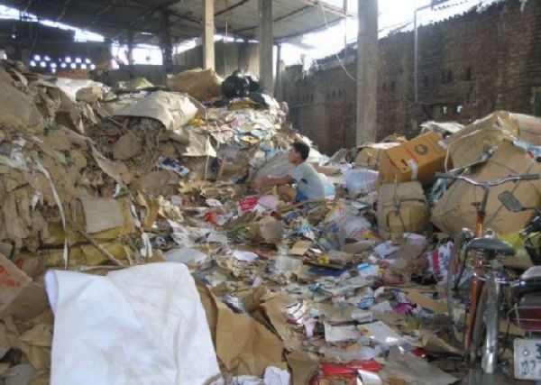 Απίστευτο: Δείτε πώς είναι ένα εργοστάσιο παραγωγής χαρτιού στην Κίνα