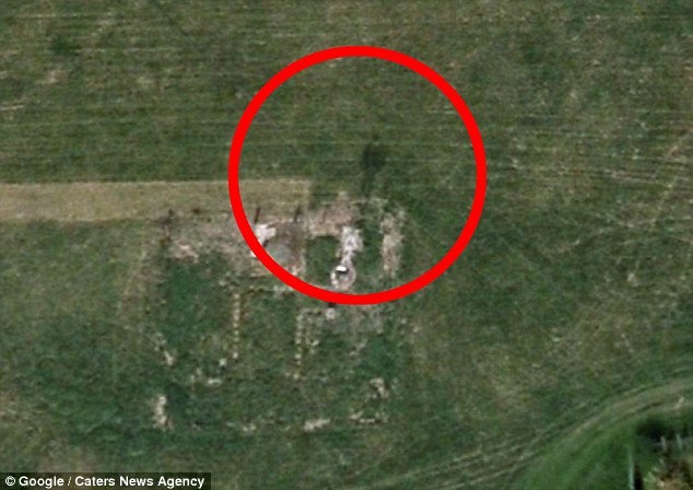 Περίεργη μορφή σε φωτογραφία του Google Earth από χωριό-φάντασμα