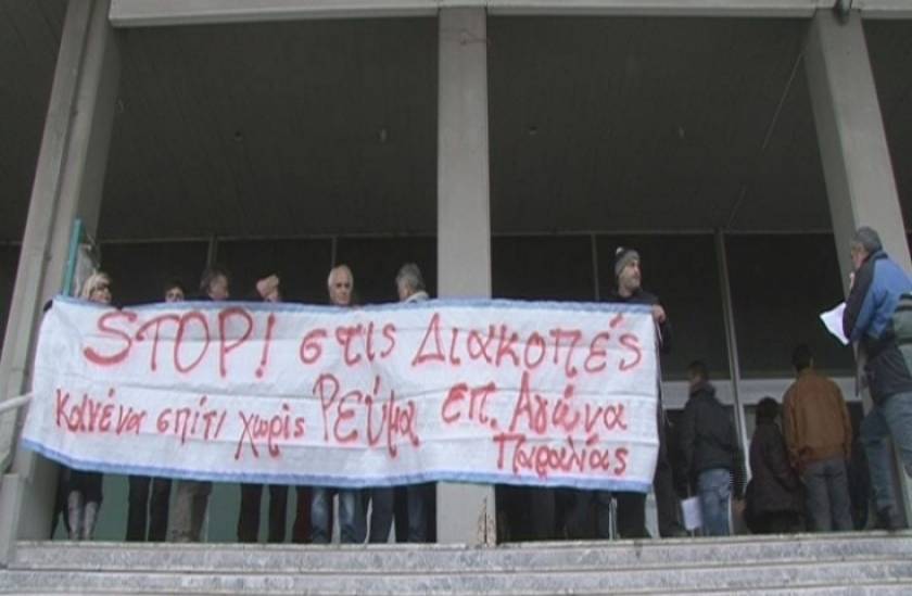 Πάτρα: Διαμαρτυρία πολιτών για τις διακοπές ρεύματος στη ΔΕΗ