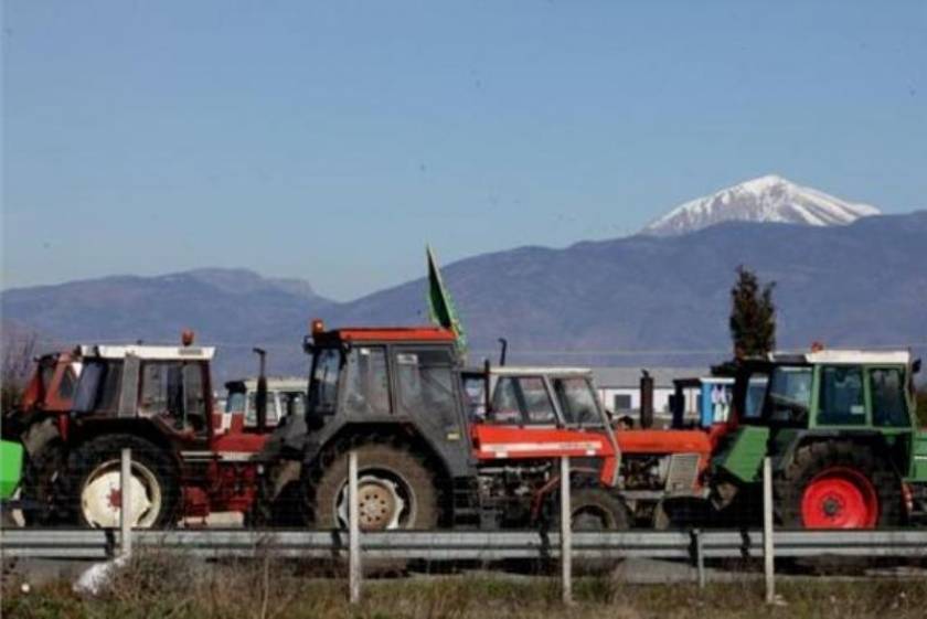 Κλιμακώνουν τις κινητοποιήσεις τους οι αγρότες της Πελοποννήσου