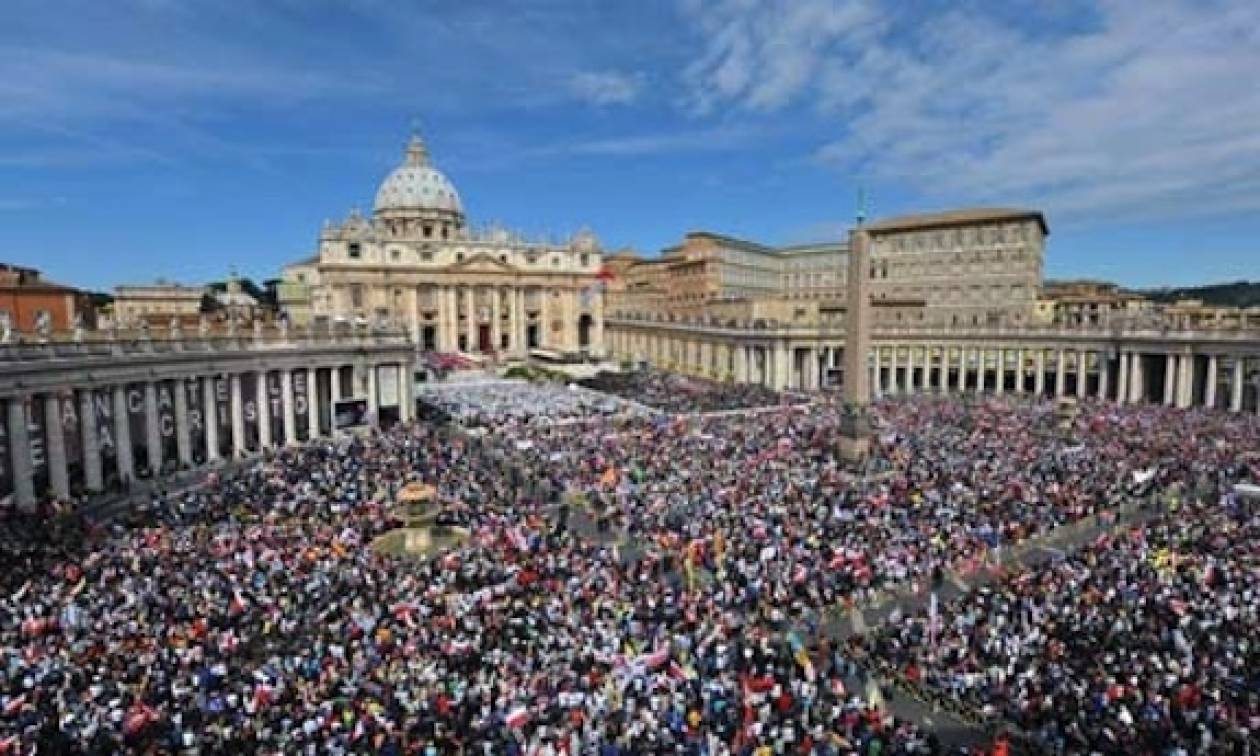 Βατικανό: Πάνω από 150.000 πιστοί στην πλατεία του Αγίου Πέτρου