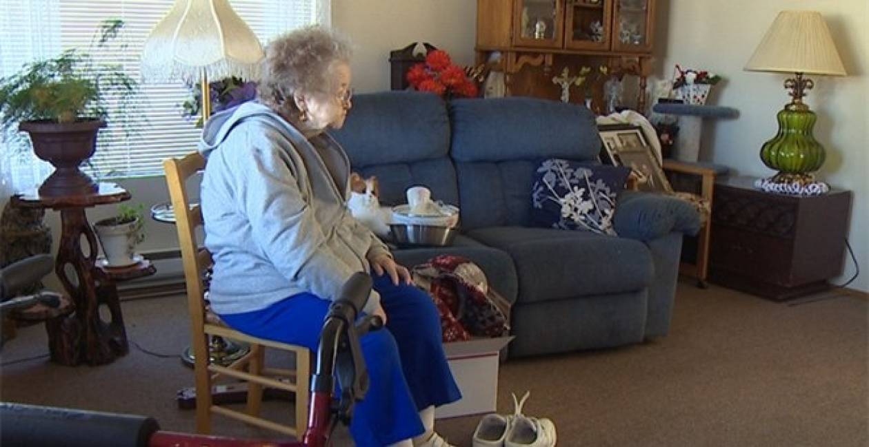 ΣOK: 91χρονη ξεπουλά τα πάντα για να κηδέψει τον άντρα της!