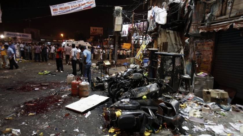Ινδία: 14 νεκροί και δεκάδες τραυματίες από διπλή βομβιστική επίθεση