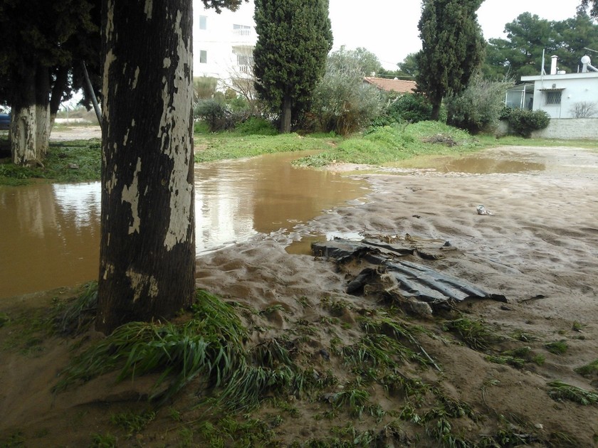 Απίστευτες φωτογραφίες: Τα Βριλήσσια απέκτησαν ποτάμι