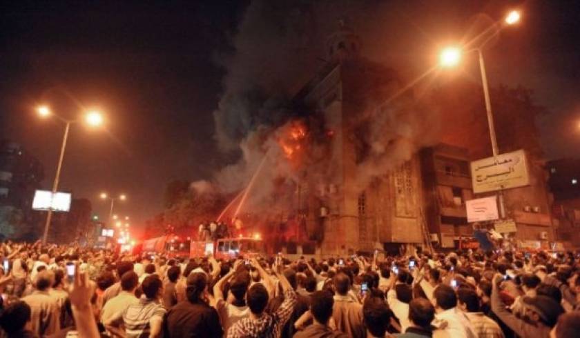 Απίστευτη αγριότητα:Πετροβόλησαν χριστιανούς και έκαψαν εκκλησία(pics)
