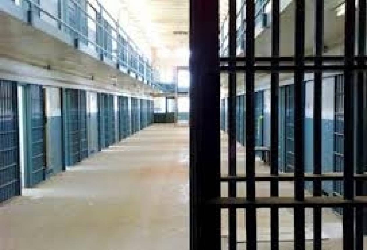 Φυλακές Κασσαβετείας: Βρήκαν ναρκωτικά και κινητά μέσα σε μπάλα!