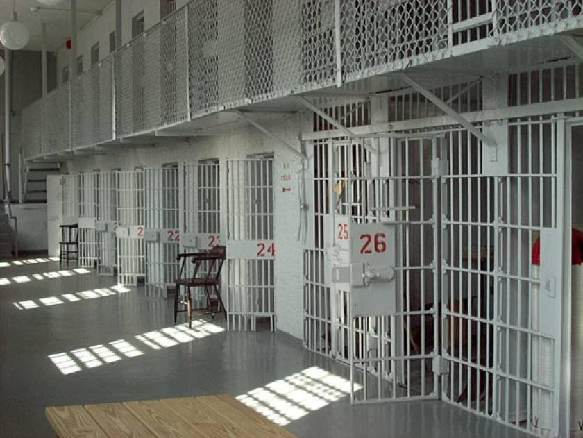 Δικαστίνα έκανε σεξ με κρατούμενο και τους άκουσε όλη η φυλακή!