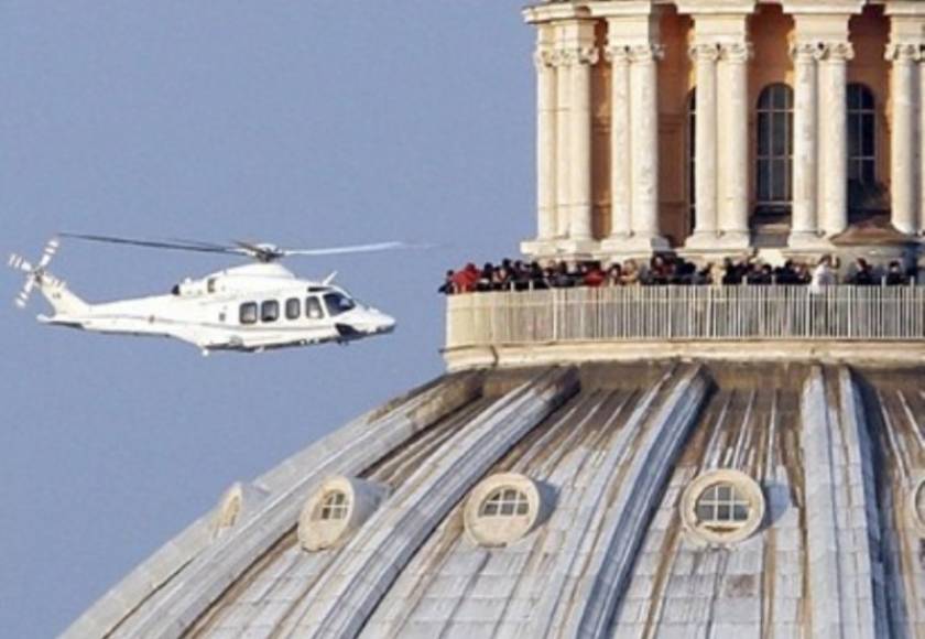 Με ελικόπτερο έφυγε από το Βατικανό ο Βενέδικτος(pics)