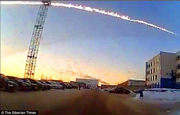 Νέες φώτο: Ο μετεωρίτης που έπεσε στη Ρωσία συγκρούστηκε με UFO;