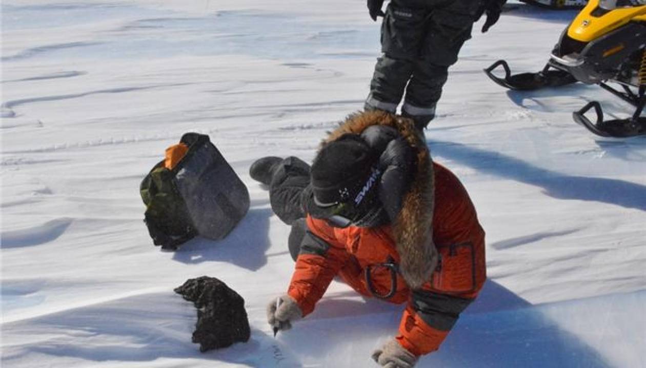 Βρήκαν μετεωρίτη 18 κιλών στην Ανταρκτική