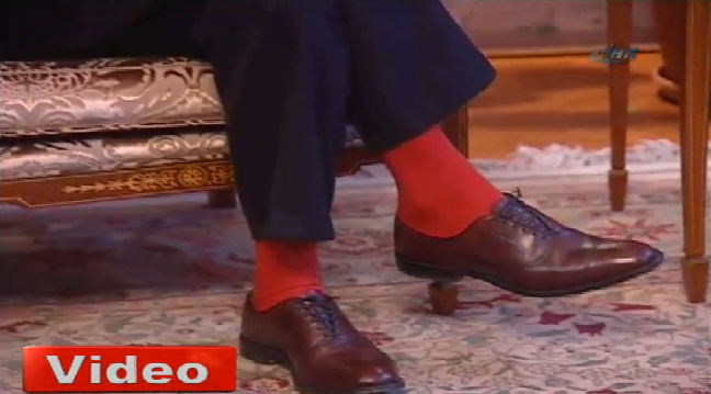 Φετίχ για Μπουτάρη οι... κόκκινες κάλτσες! (φωτό)