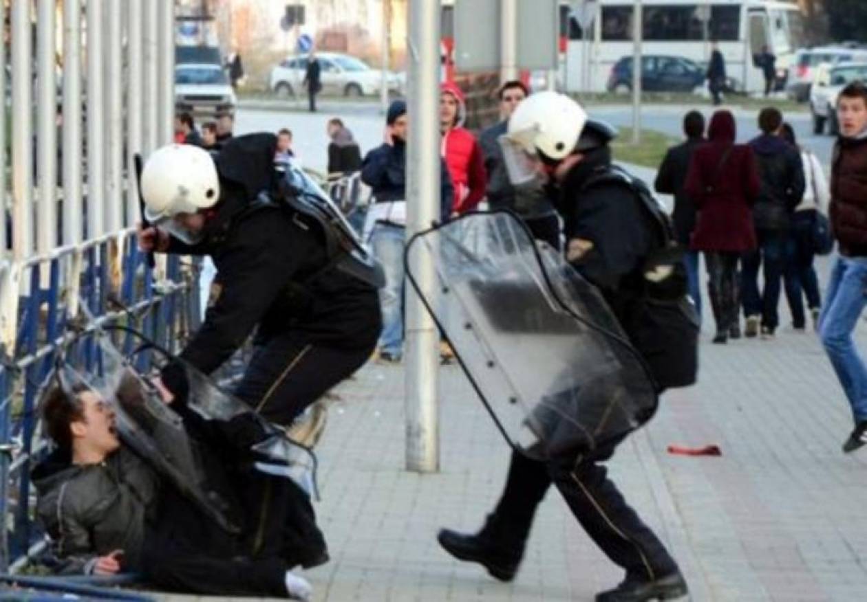 Ένταση στα Σκόπια: Επεισόδια μεταξύ Αλβανών και αστυνομίας (βίντεο)