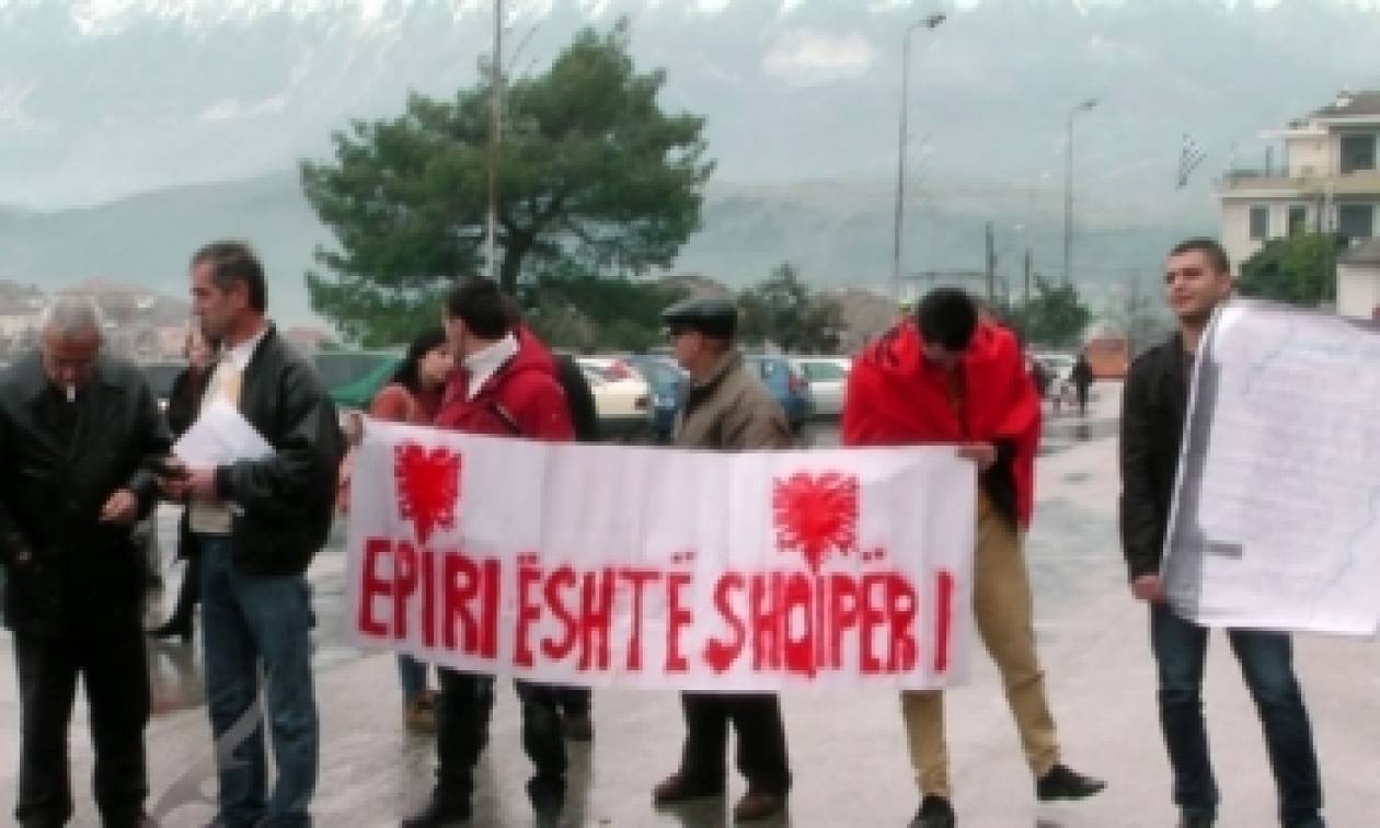 Βίντεο: Διαδήλωση Αλβανών στο Αργυρόκαστρο κατά Χρυσής Αυγής