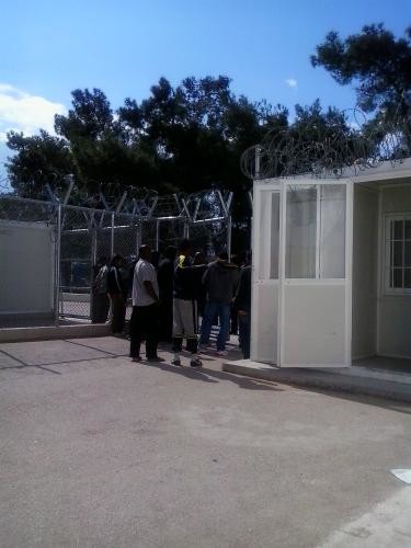 Πρώτη φορά φωτογραφίες μέσα από το κέντρο μεταναστών στην Κόρινθο