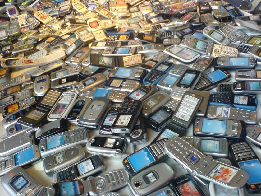 Αν είναι δυνατόν: Δείτε που έκρυψε κλέφτης 49 κινητά τηλέφωνα