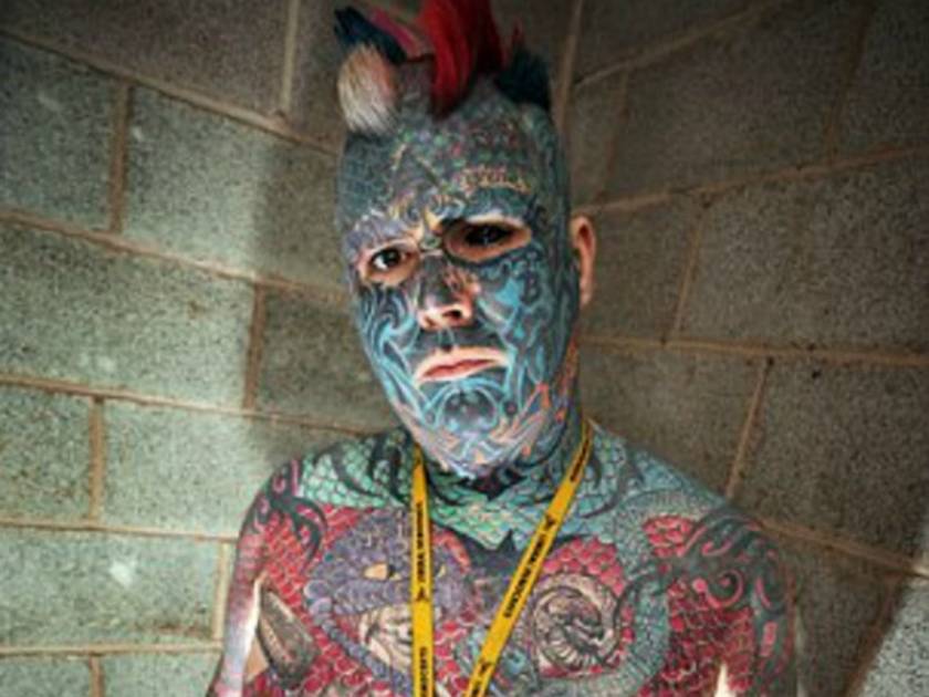 ΔΕΙΤΕ: O άνδρας που έχει τατουάζ ακόμα και στο μάτι!