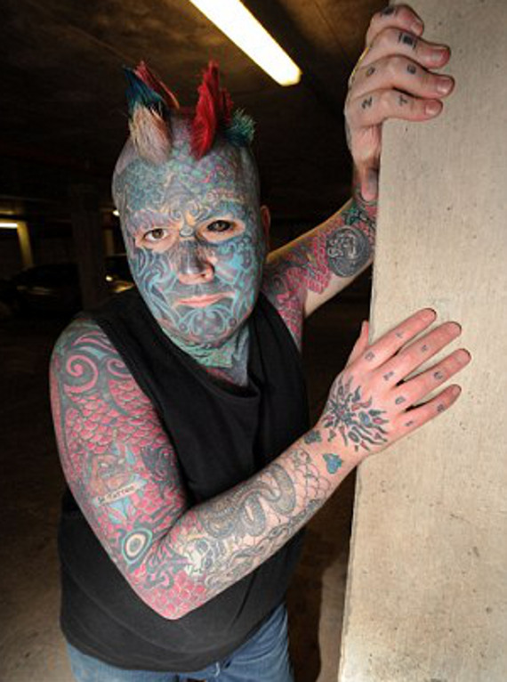 ΔΕΙΤΕ: O άνδρας που έχει τατουάζ ακόμα και στο μάτι!