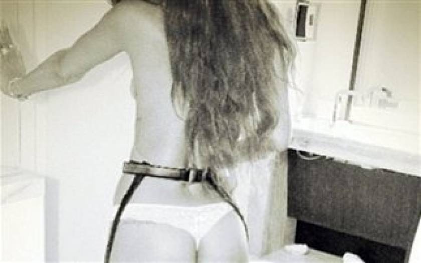 Η Rihanna ποζάρει γυμνή στο Instagram (pic)