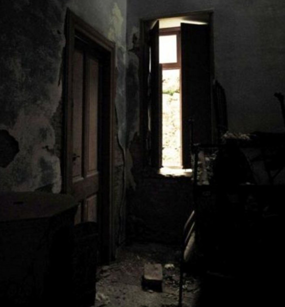 Πίσω από τις πόρτες του ερειπωμένου Λεπροκομείου της Χίου