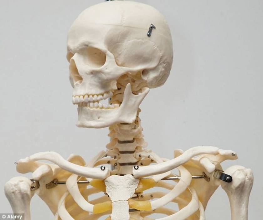 Απίστευτο: Τρία αδέλφια ζούσαν μαζί με τον σκελετό της μητέρας τους