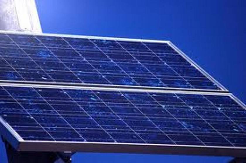 Οι ηλιακές μπαταρίες καταργούν τους λογαριασμούς ρεύματος