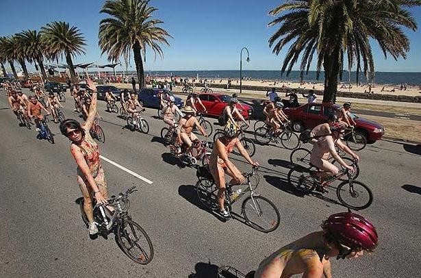 Γυμνοί ποδηλάτες στην Μελβούρνη!