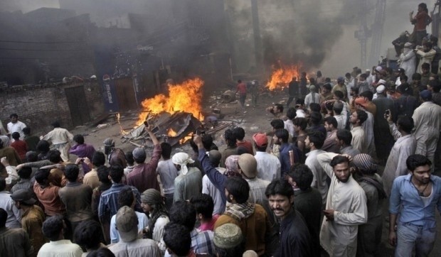 Πακιστάν: Φανατικοί μουσουλμάνοι πυρπόλησαν 100 σπίτια χριστιανών
