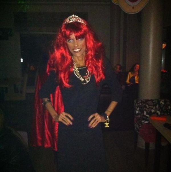 Νανά Καραγιάννη: Με κατακόκκινο μαλλί και στέμμα!