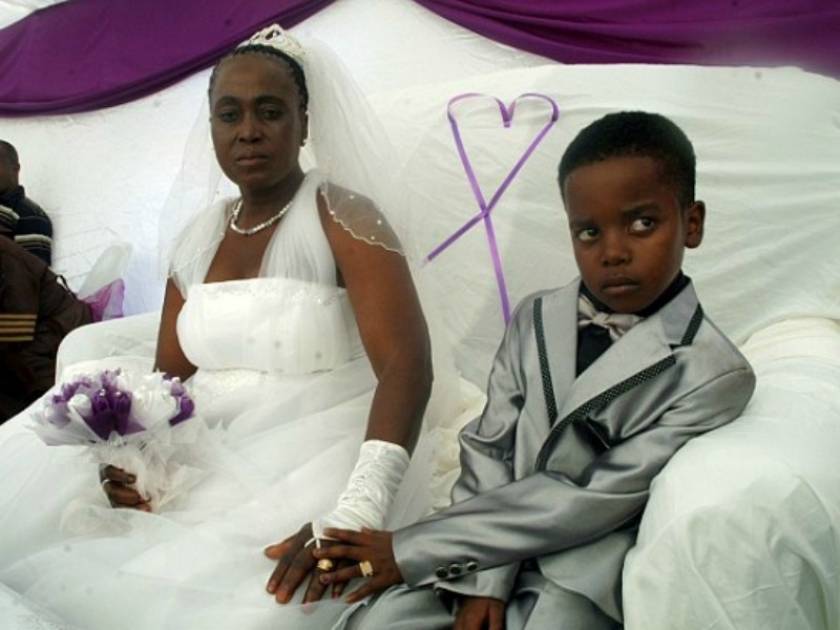 Απίστευτο: 8χρονος παντρεύτηκε 61χρονη! (pics)
