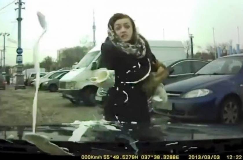 Βίντεο: Το αυτοκίνητο "έφαγε" το φαγητό του...