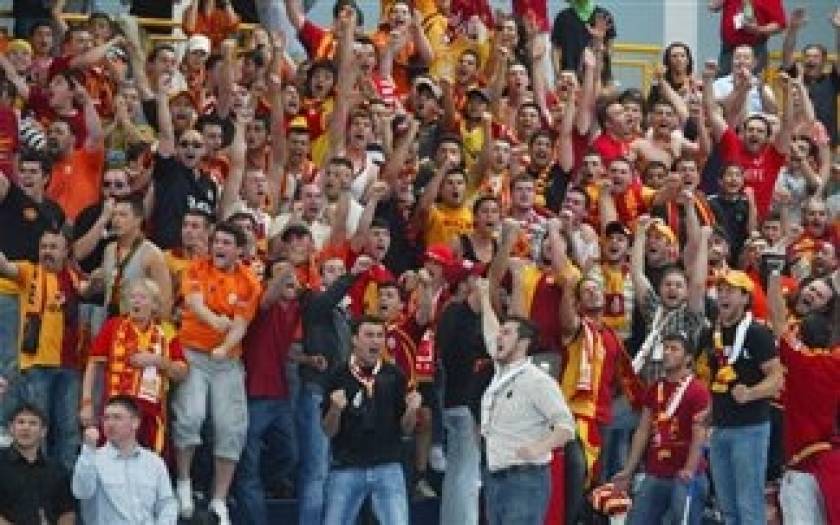 Δεν υπάρχει: Τούρκοι οπαδοί προσπάθησαν να μπουν στο γήπεδο σκάβοντας