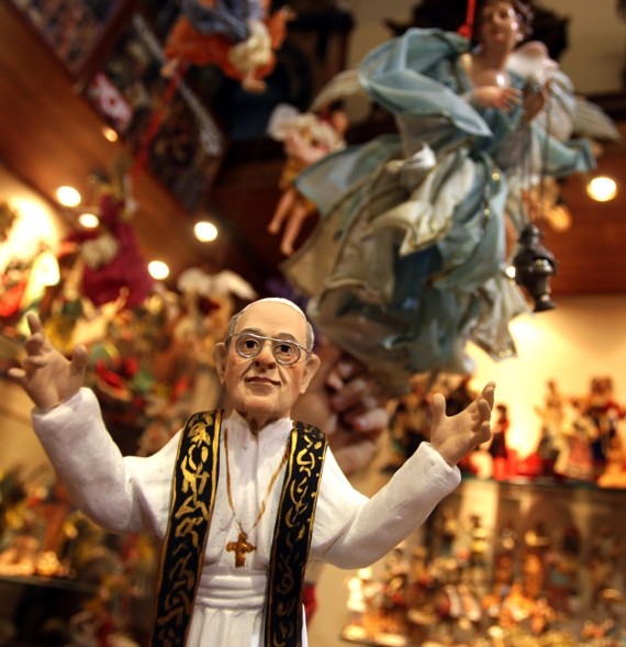 Έγινε και αγαλματάκι ο Πάπας Φραγκίσκος Α’(pics)