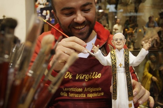 Έγινε και αγαλματάκι ο Πάπας Φραγκίσκος Α’(pics)