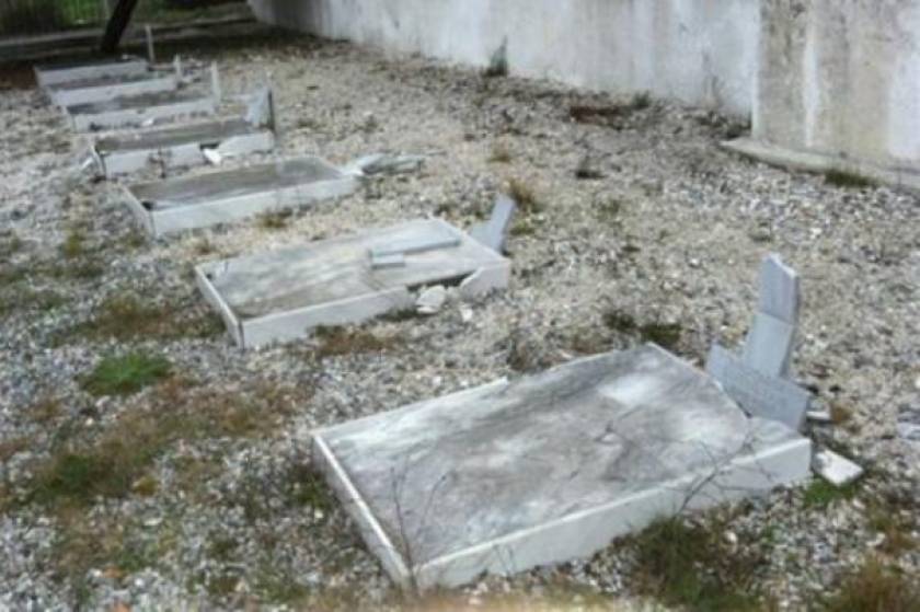 Διέλυσαν και βεβήλωσαν τάφους Ελλήνων στρατιωτών στα Σκόπια