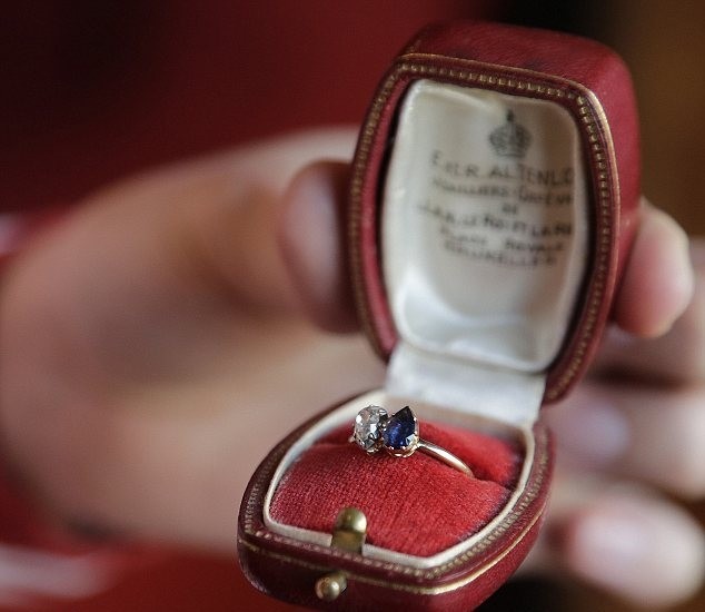 Στο σφυρί το δαχτυλίδι  που έδωσε ο Βοναπάρτης στην Ζοζεφίνα (pics)