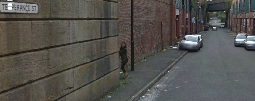 Απίστευτη φώτο: Το Google Street View τους έπιασε στα... πράσα! 