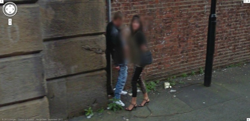 Απίστευτη φώτο: Το Google Street View τους έπιασε στα... πράσα! 