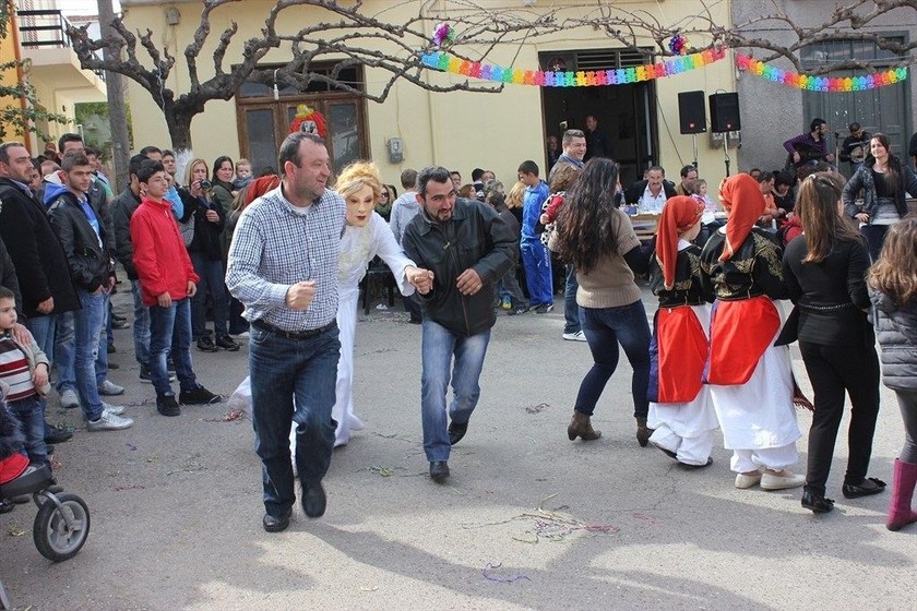 Κρήτη: Έκλεψαν τη νύφη… σχόλασε ο γάμος (pics)