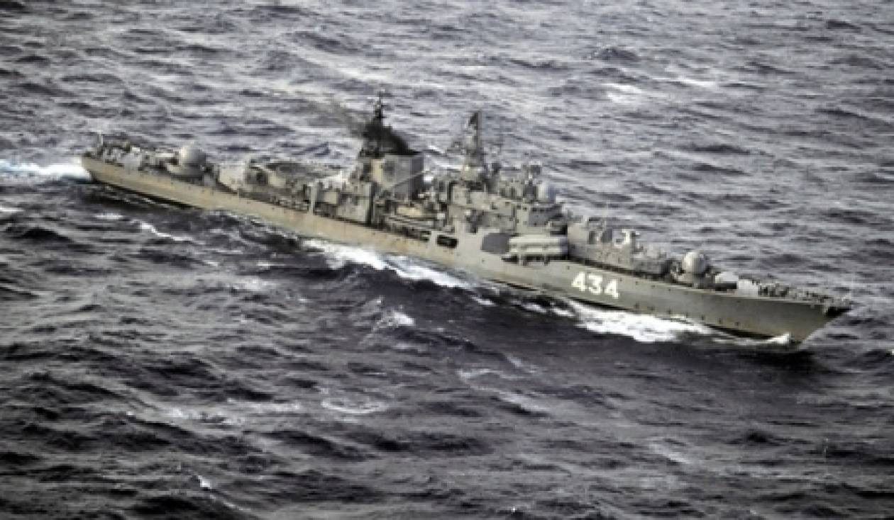 Ρωσικό σκάφος οδηγεί καραβάνι πλοίων μέσω του κόλπου του Άντεν