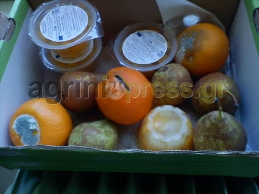 Σάπια φρούτα σε σχολεία του Αγρινίου! (pics)