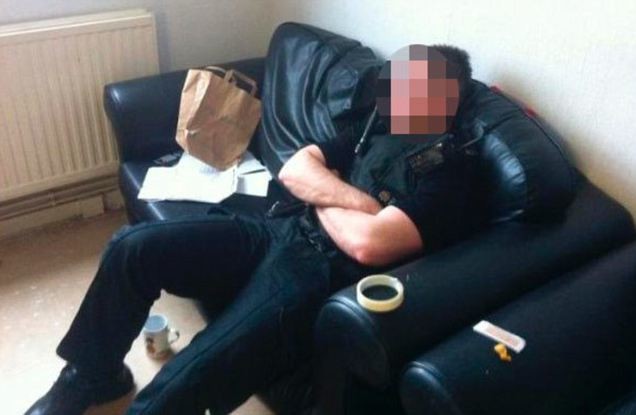 Αστυνομικός βρήκε τον μπελά του εξαιτίας μιας φωτογραφίας στο Facebook