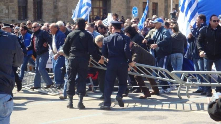 Κοζάνη: Επεισόδια μεταξύ αστυνομίας και ΚΚΕ λόγω Χρυσής Αυγής