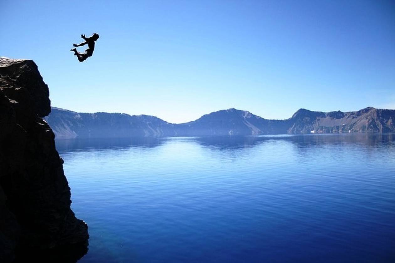 Βίντεο: Cliff Jumping - Κάποιοι δεν φοβούνται να πηδήξουν...