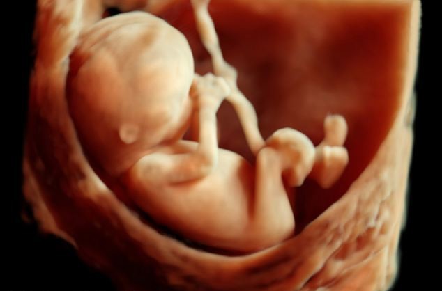 Εντυπωσιακές φωτογραφίες: Έμβρυο χαμογελάει μέσα στη μήτρα