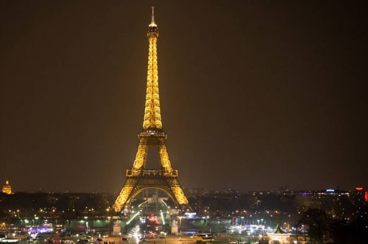 Συναγερμός στο Παρίσι: Εκκενώθηκε ο Πύργος του Άιφελ