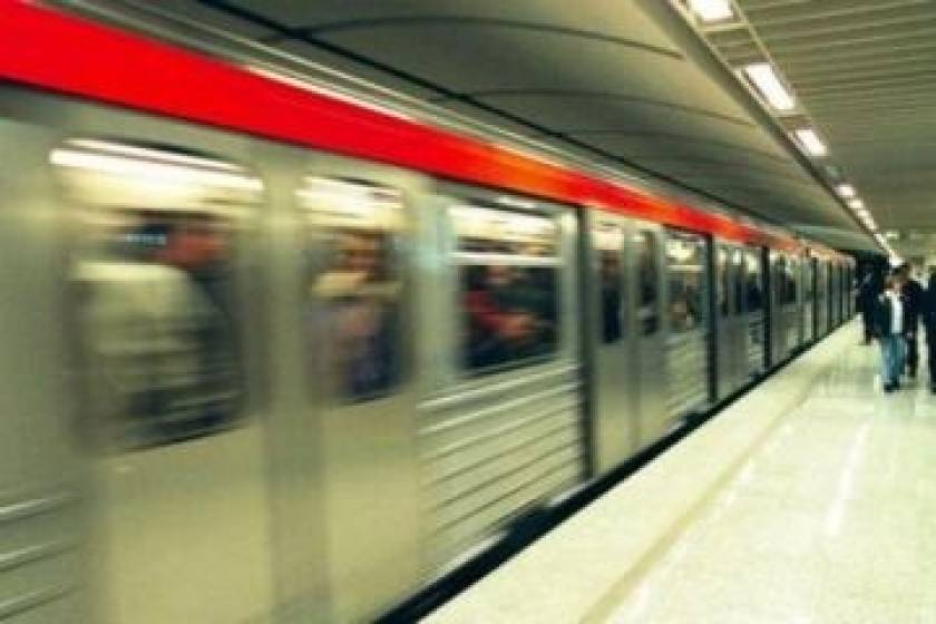 Νεκρός ο άνδρας που έπεσε στις γραμμές του Μετρό