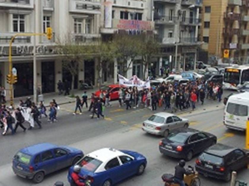 Βίντεο: Πορεία διαμαρτυρίας μαθητών του Πειραματικού Θεσσαλονίκης
