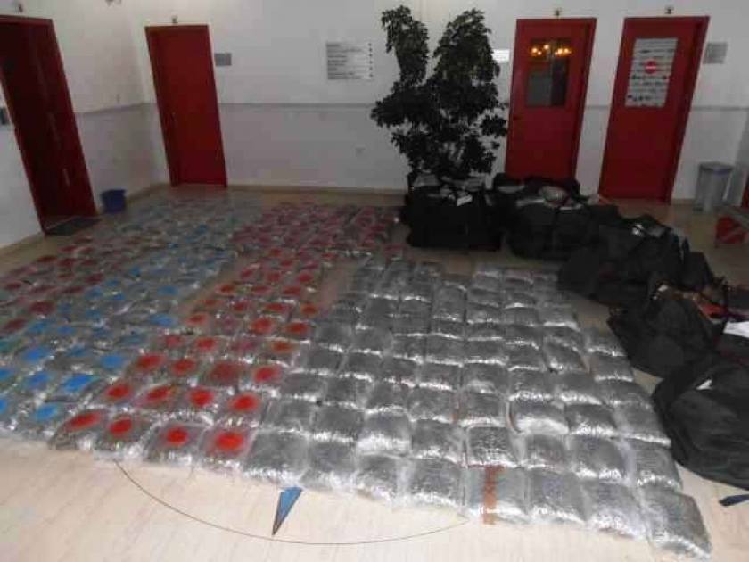 Ηγουμενίτσα: Έκρυβαν στα καυσόξυλα μεγάλη ποσότητα ναρκωτικών (pics)